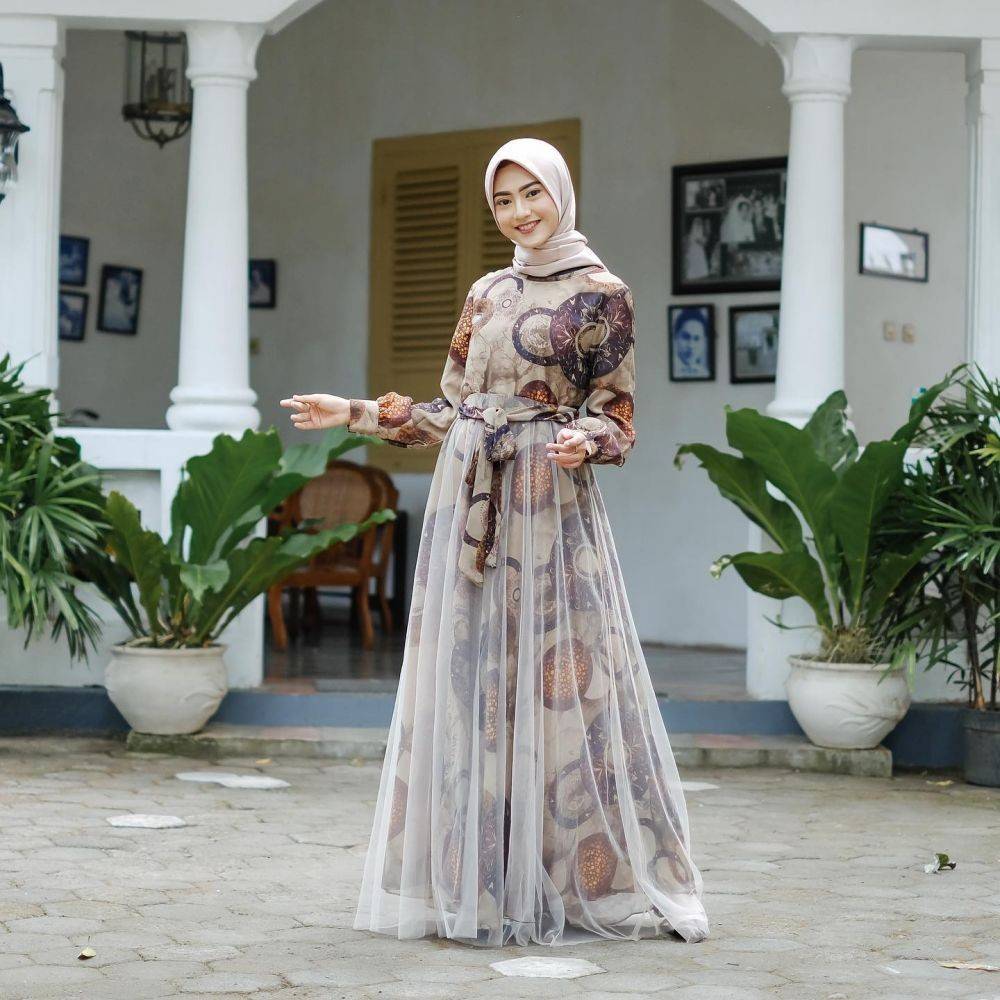 10 Referensi Style Etnik Hijab, Glamor Buat Kondanngan