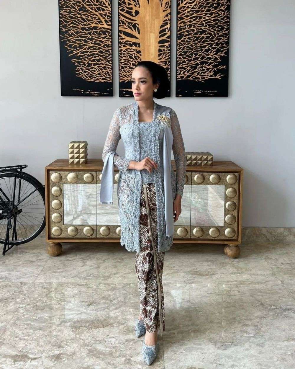 9 Kebaya Untuk Kondangan Resepsi, Warna Cerahnya Memikat