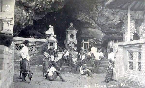 Sejarah dan Keunikan Pura Goa Lawah di Klungkung