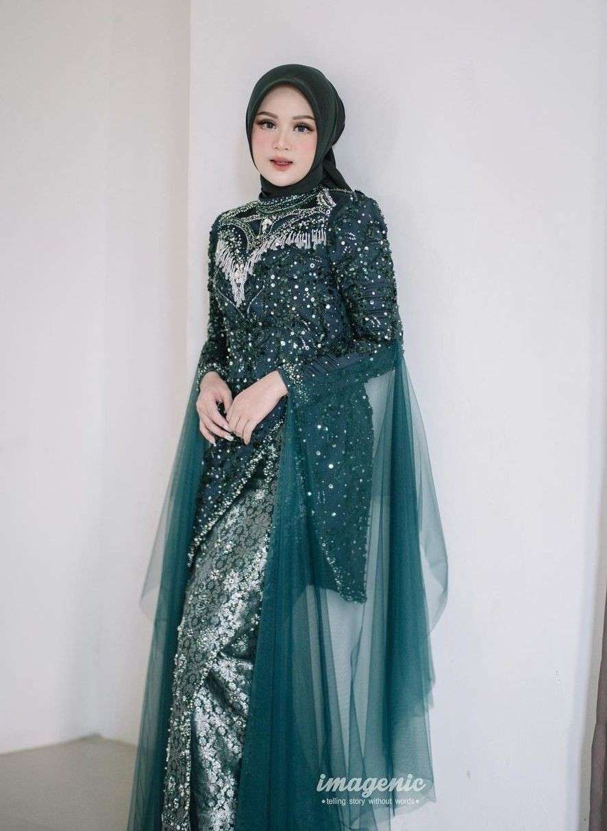 10 Ide Kebaya Hijab Lamaran Ala Selebgram, Kekinian!