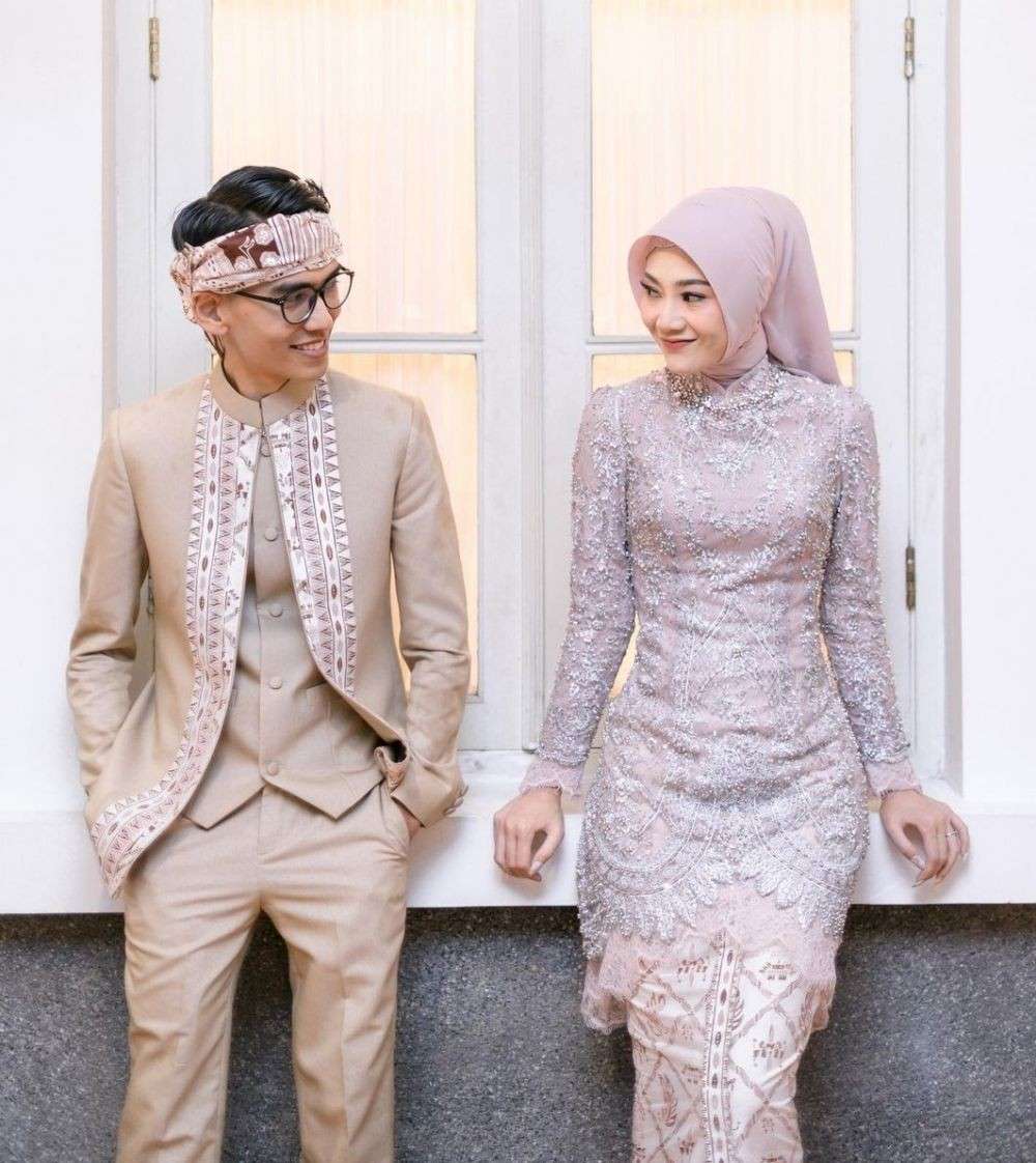 10 Ide Kebaya Hijab Lamaran Ala Selebgram, Kekinian!