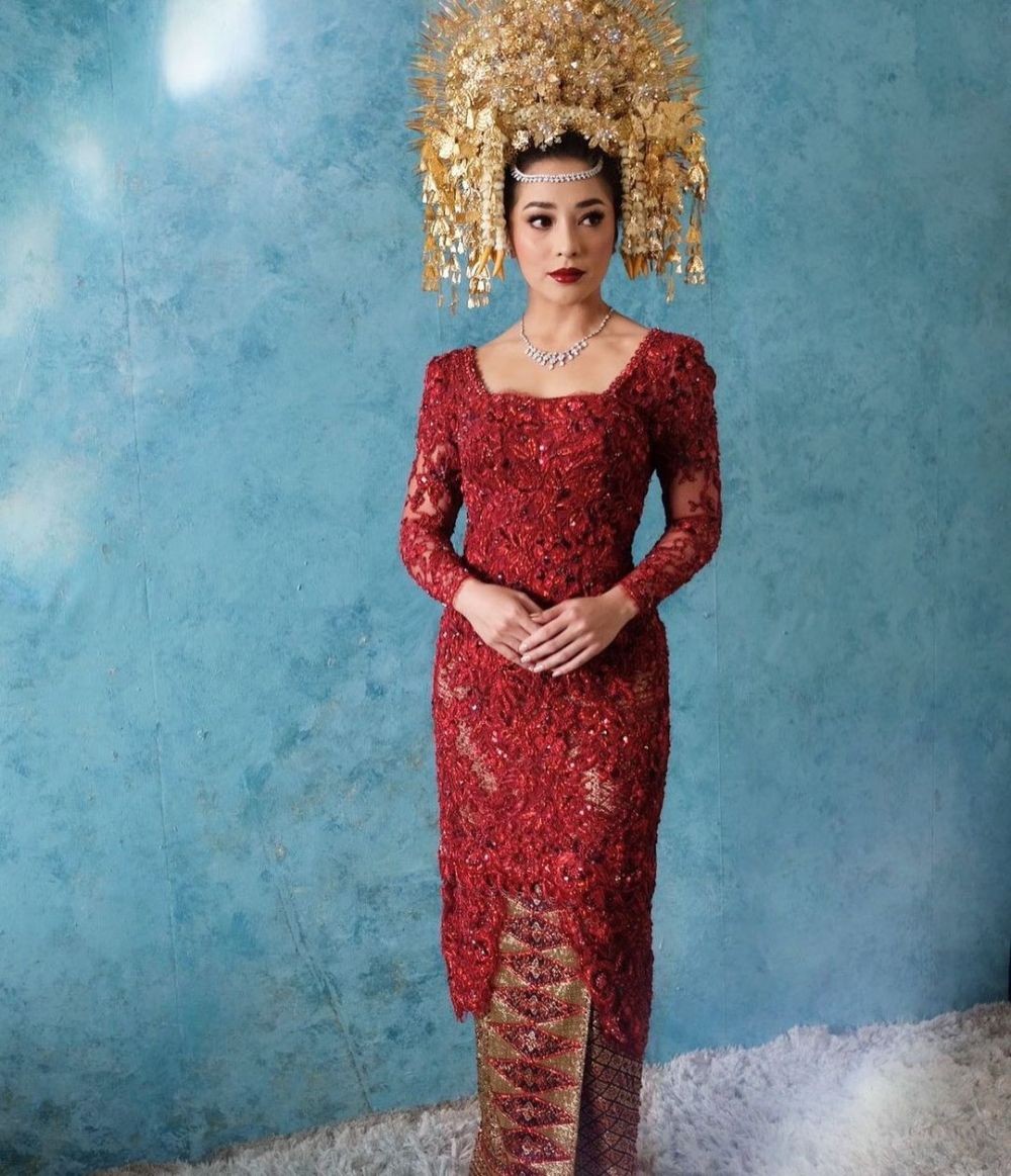 9 Kebaya Brokat Merah Full Payet, Apik untuk Nikah