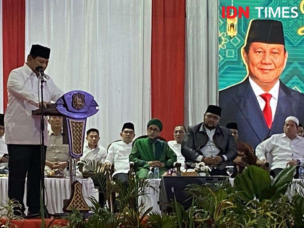 Kala Menhan Prabowo Berbalas Pantun Di Medan