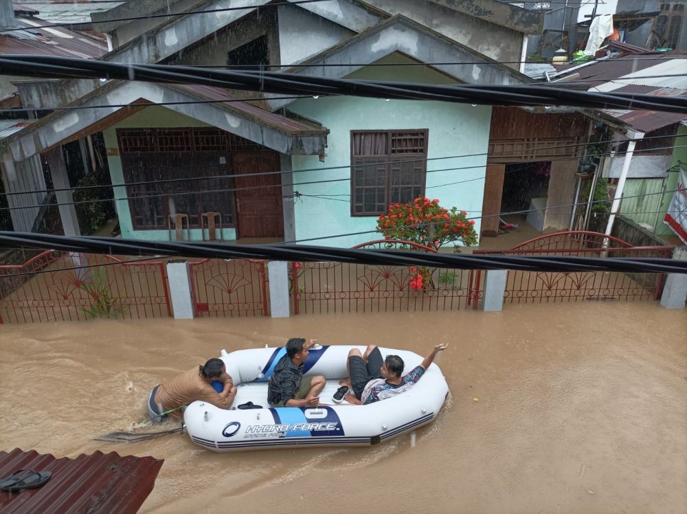 Manado Banjir, Warga Ramai-Ramai Mengungsi