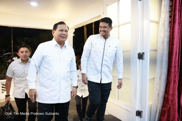 Rajin Sambangi Keluarga Jokowi, Prabowo Minta Dukungan di 2024?