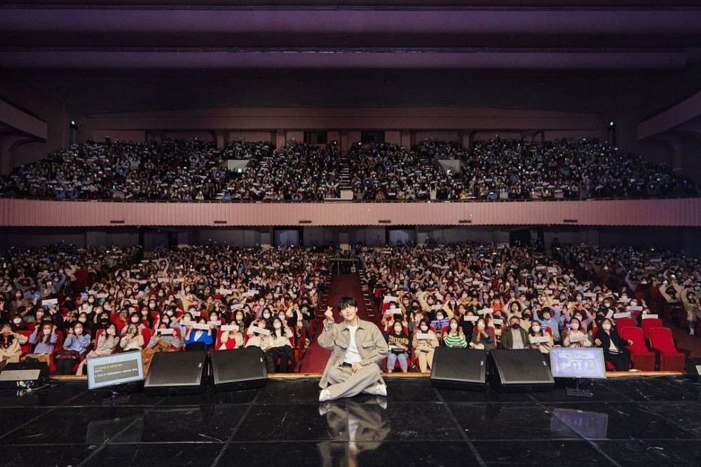 Harus Ke Bandara, Kim Seon Ho Pilih Selesaikan Fan Meeting