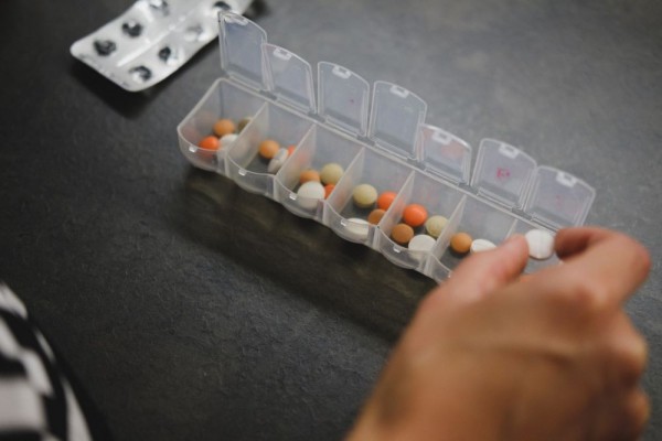 12 Obat Ini Bikin Kamu Lebih Sensitif terhadap Sinar Matahari