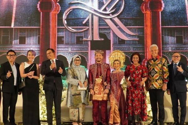 5 Potret Politisi dan Pejabat yang Hadir di Resepsi Kiky Saputri