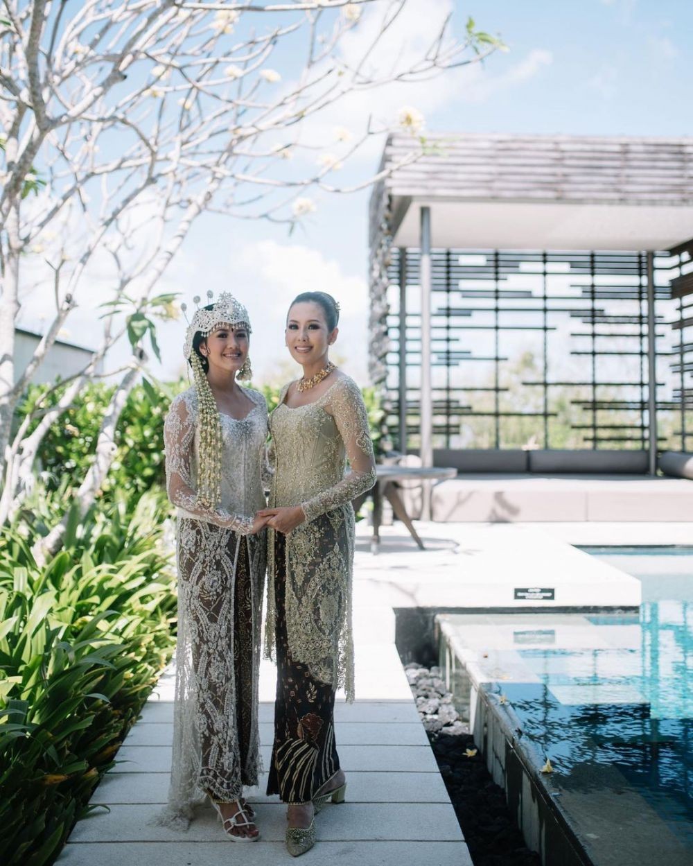 9 Kebaya Untuk Ibu Yang Simple Dan Menawan, Pilih Model