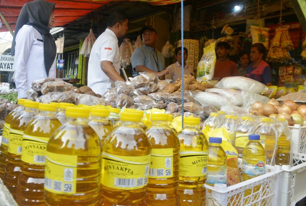 Harga Beras Naik dan Sulitnya Mencari Minyak di Pasar Tradisional