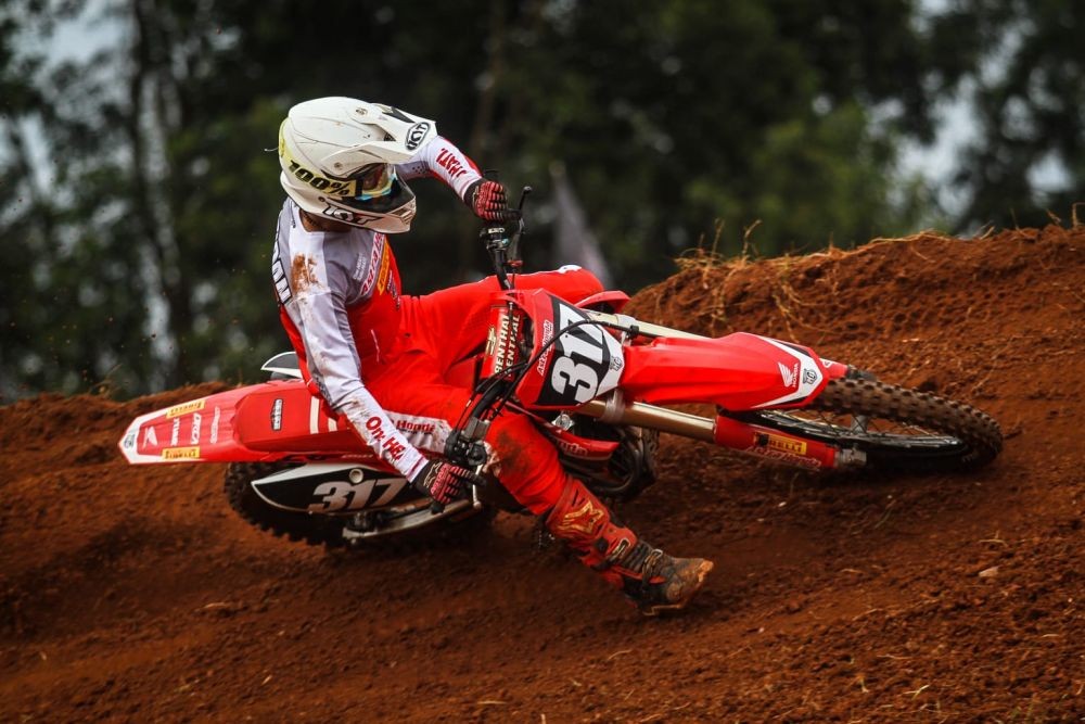 Nuzul Ramzidan Juara Kejurnas Motocross di Padeglang Banten