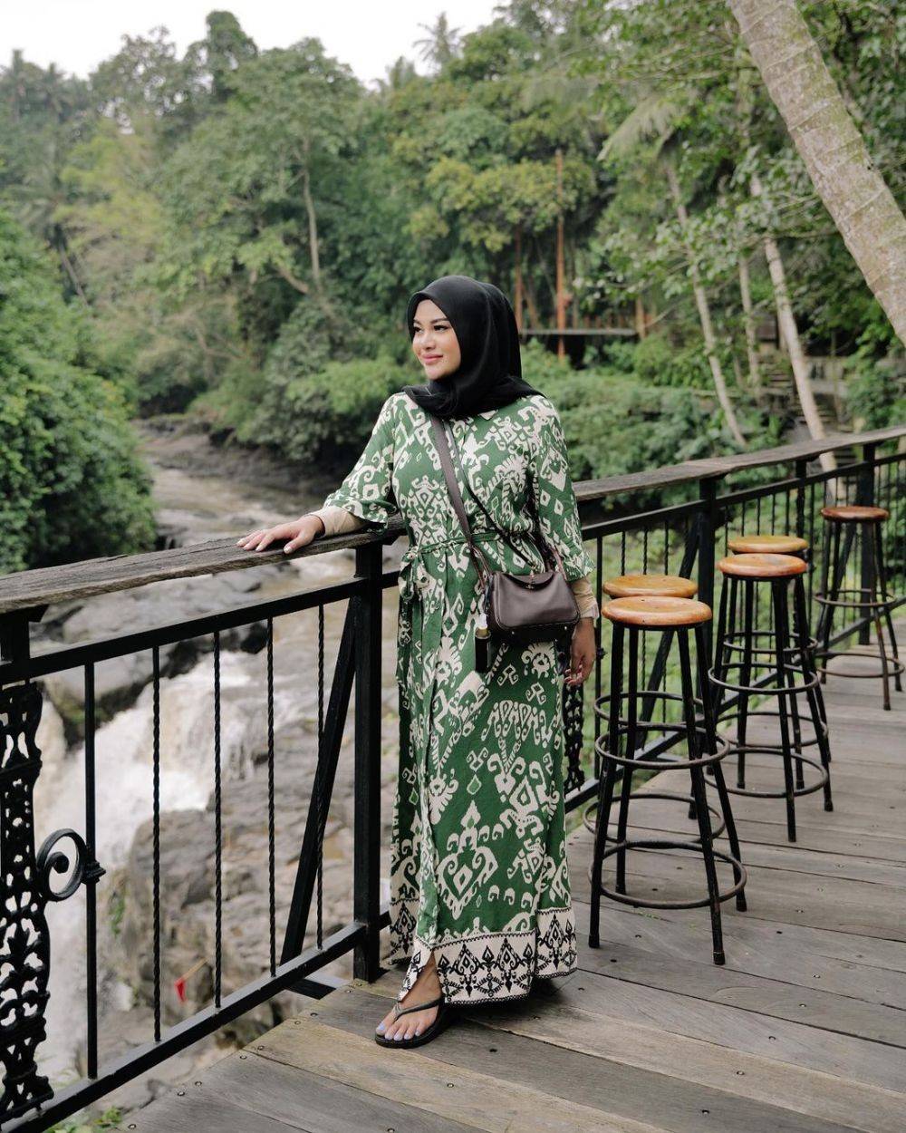 9 Inspirasi OOTD Hijab Untuk Ke Pantai