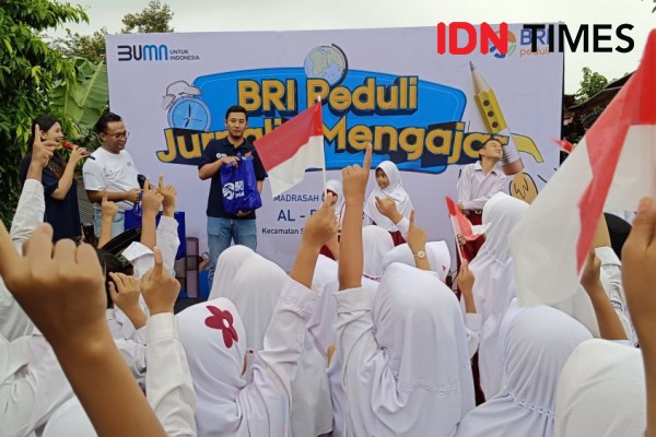 Lewat Lenong Singkat, Penerima Beasiswa BRI Ajarkan Murid SD Menabung