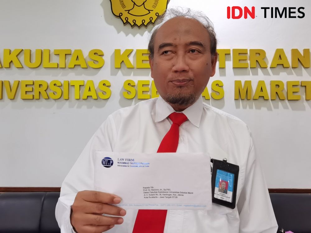 Dekan Disomasi, Mahasiswa FKOR UNS Segel Kantor MWA