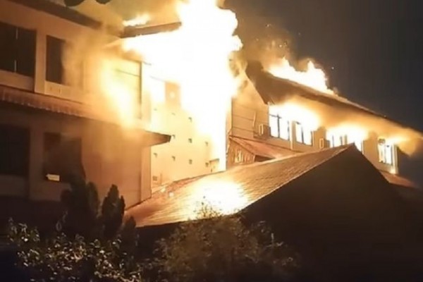 Gedung PWRI Jakarta Selatan Terbakar, 22 Unit Mobil Damkar Dikerahkan