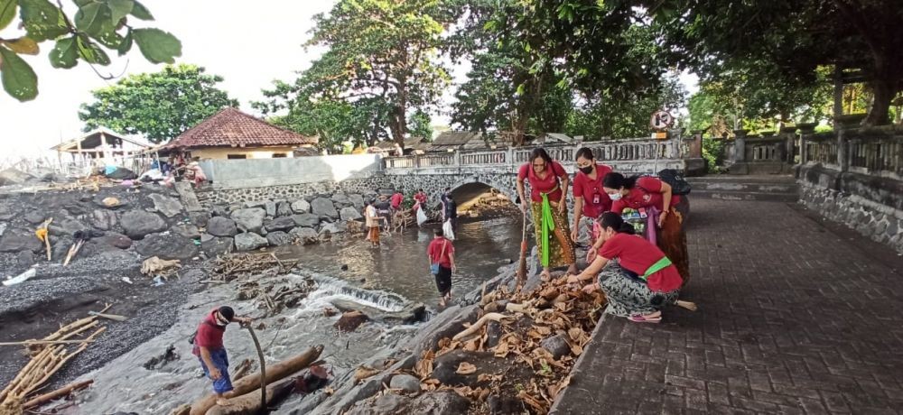 Buang Sampah di Sungai, Warga Klungkung Bisa Denda Rp50 Juta