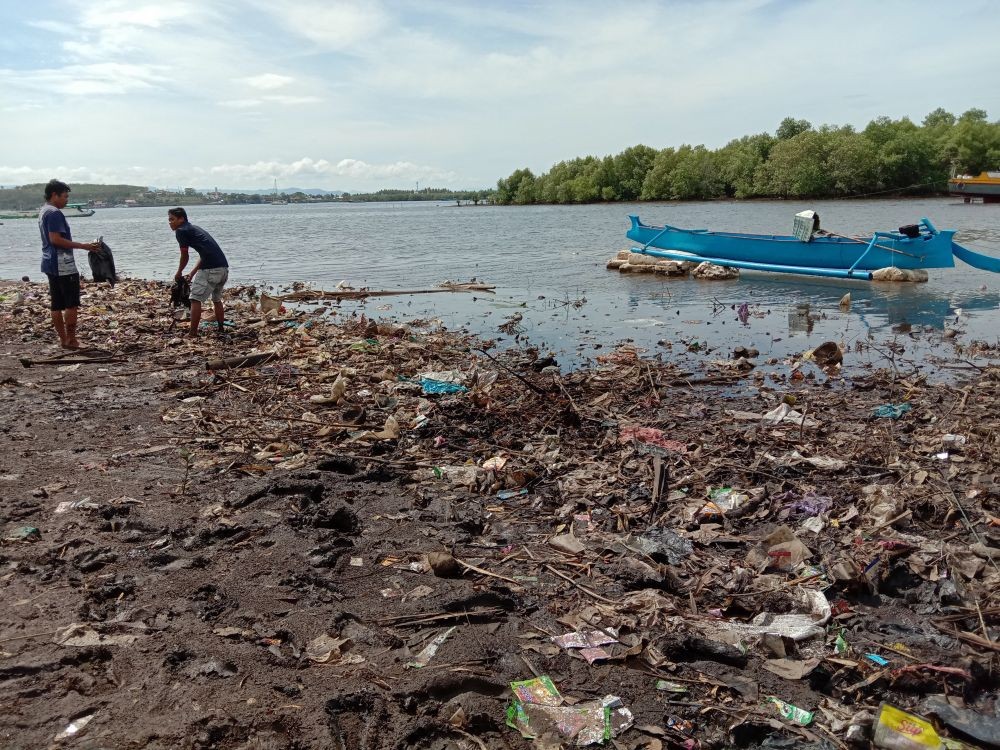 Darurat  Mikroplastik, Ketika Sungai di NTB Dijadikan Tong Sampah 