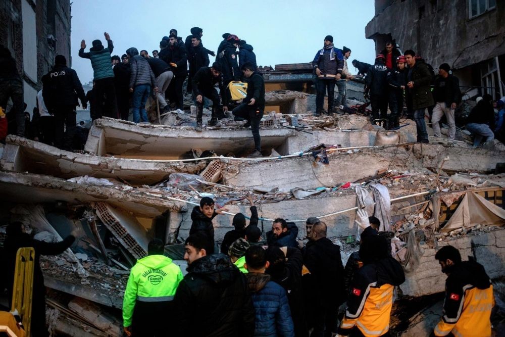 Bantu Korban Gempa, Unhas Berangkatkan Tim Dokter ke Turki