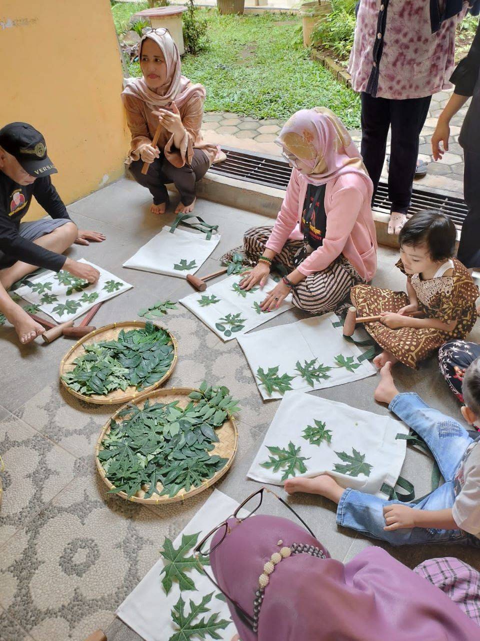 Mak Ganjar Lampung Gelar Pelatihan Kerajinan Tangan Ecoprint