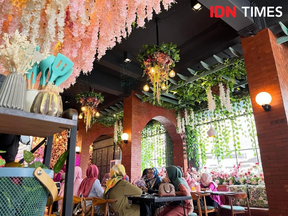 Sensasi Menyeruput Teh Bunga di Payon Garden Resto Semarang, Bikin Relaks