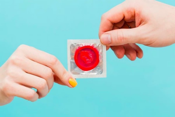 6 Cara Mencegah Kondom Sobek Saat Bercinta, biar Seks Aman