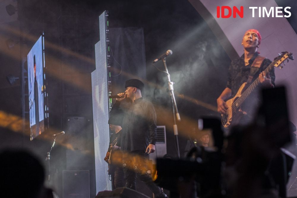 Isengnya Ahmad Dhani, Sebut SBY Hadir saat Konser di Hadapan Jokowi