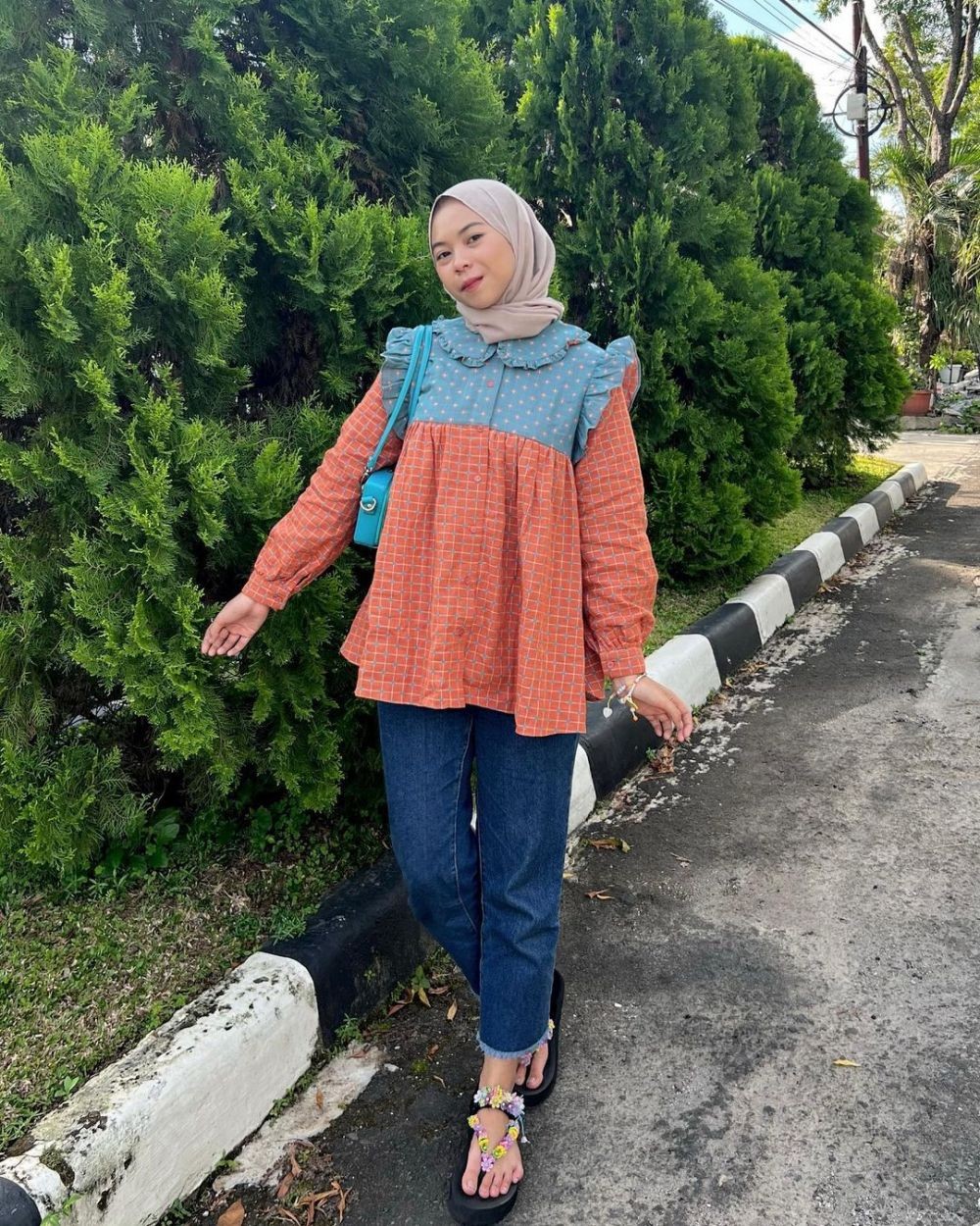 10 OOTD Beraksen Two Tone Untuk Gaya Kondangan Hijab