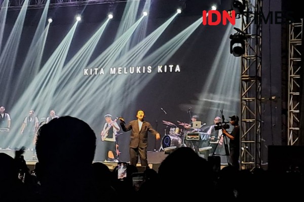 Teman Tulus Surabaya Larut dalam Tur Manusia 2023