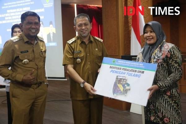 Kemenkeu Menyerahkan Alat Usaha Pelaku Usaha Kecil Di Paser