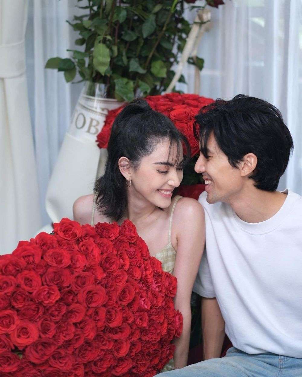 10 Potret Perayaan Valentine Artis Thailand, Romantis Banget