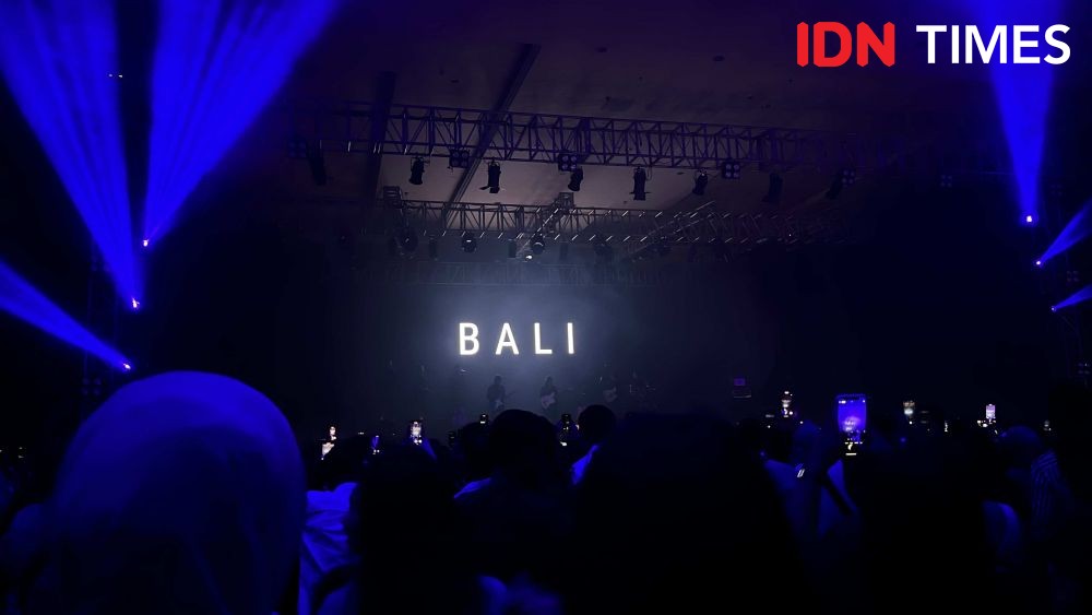 10 Potret Keseruan Konser Tulus Tur Manusia 2023 di Bali