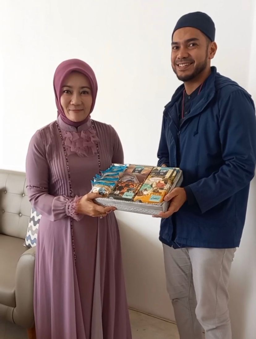 Bolu Susu Lembang Bagikan 10.000 Box untuk Jamaah veteran dan Disabilitas di Masjid Al Jabbar