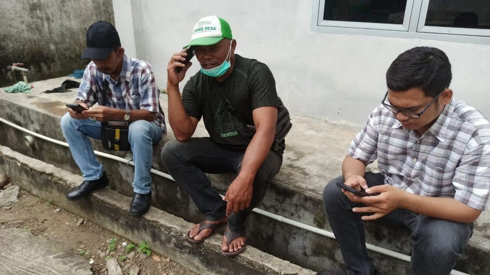 Warga Lubuk Linggau Temukan Mayat Berkaos Partai Membusuk di Irigasi