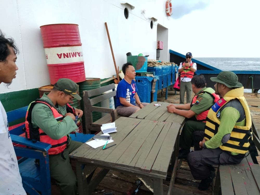 Kapal LCT Kandas di Perairan Karimunjawa Picu Kerusakan Terumbu Karang