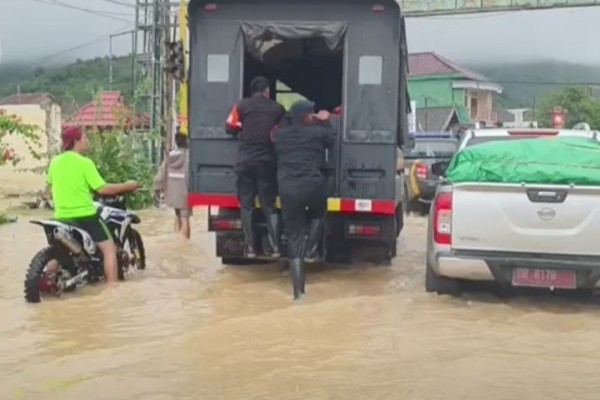 Puluhan Ribu Warga NTB Terdampak Bencana Banjir Dan Longsor