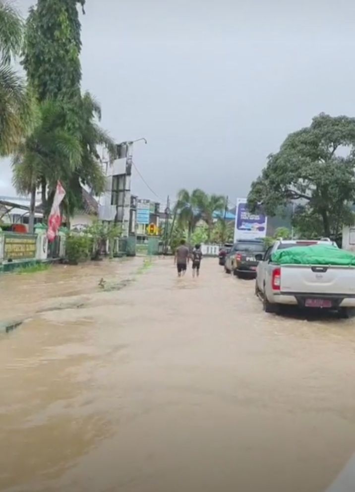Puluhan Ribu Warga Terdampak Bencana Banjir dan Longsor di NTB 