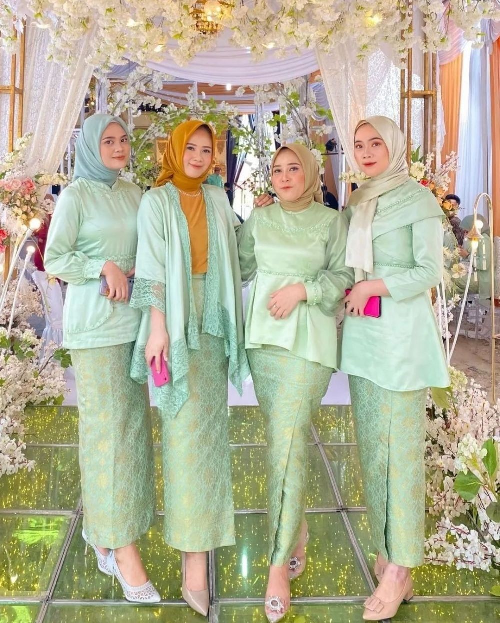 10 Ide Seragam Bridesmaid Bertema Ragam Warna Hijau