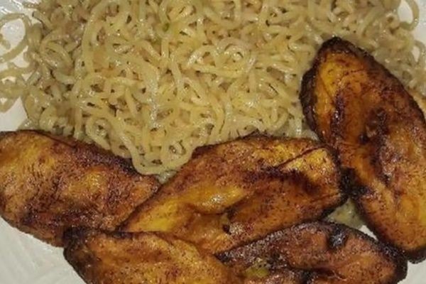 10 Potret Kocak Olahan Pisang Goreng Nyeleneh Ala Orang Indo