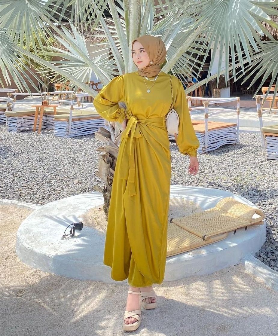 Referensi Style Kondangan Hijab Serba Kuning Cetar