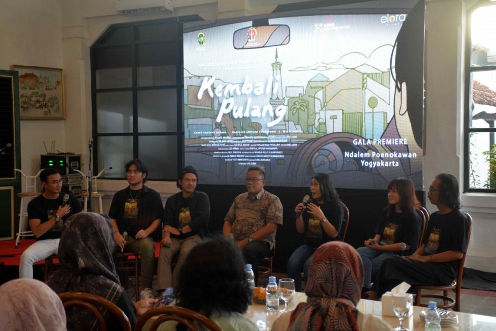 Kembali Pulang, Kisahkan Perbedaan Pandangan Anak dan Ayah