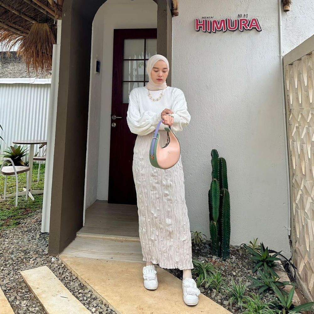 10 Outfit Kondangan Hijab Cewek Kue ala Anny Shofia, Ciamik Banget!