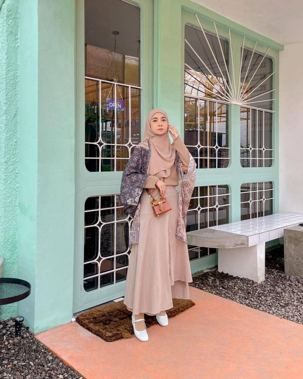 9 Baju Kondangan Perempuan Simple Hijab Modern, Modelnya