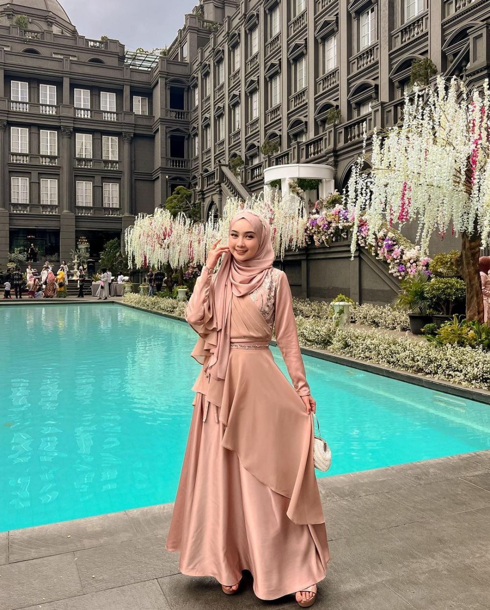 9 Busana Kondangan Simple Hijab Casual, Bisa Pakai Celana