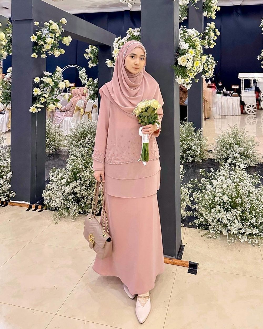 9 Baju Kondangan Perempuan Simple Hijab Modern, Modelnya