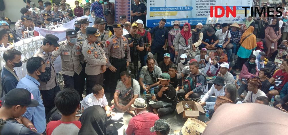 Demo Gubernur, Warga Trawangan Tuntut SHM hingga Usir Investor Asing 