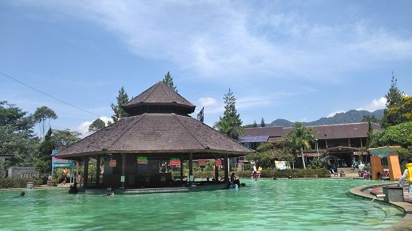 Rekomendasi 7 Tempat Berendam Air Panas di Bandung, Pas bagi Keluarga