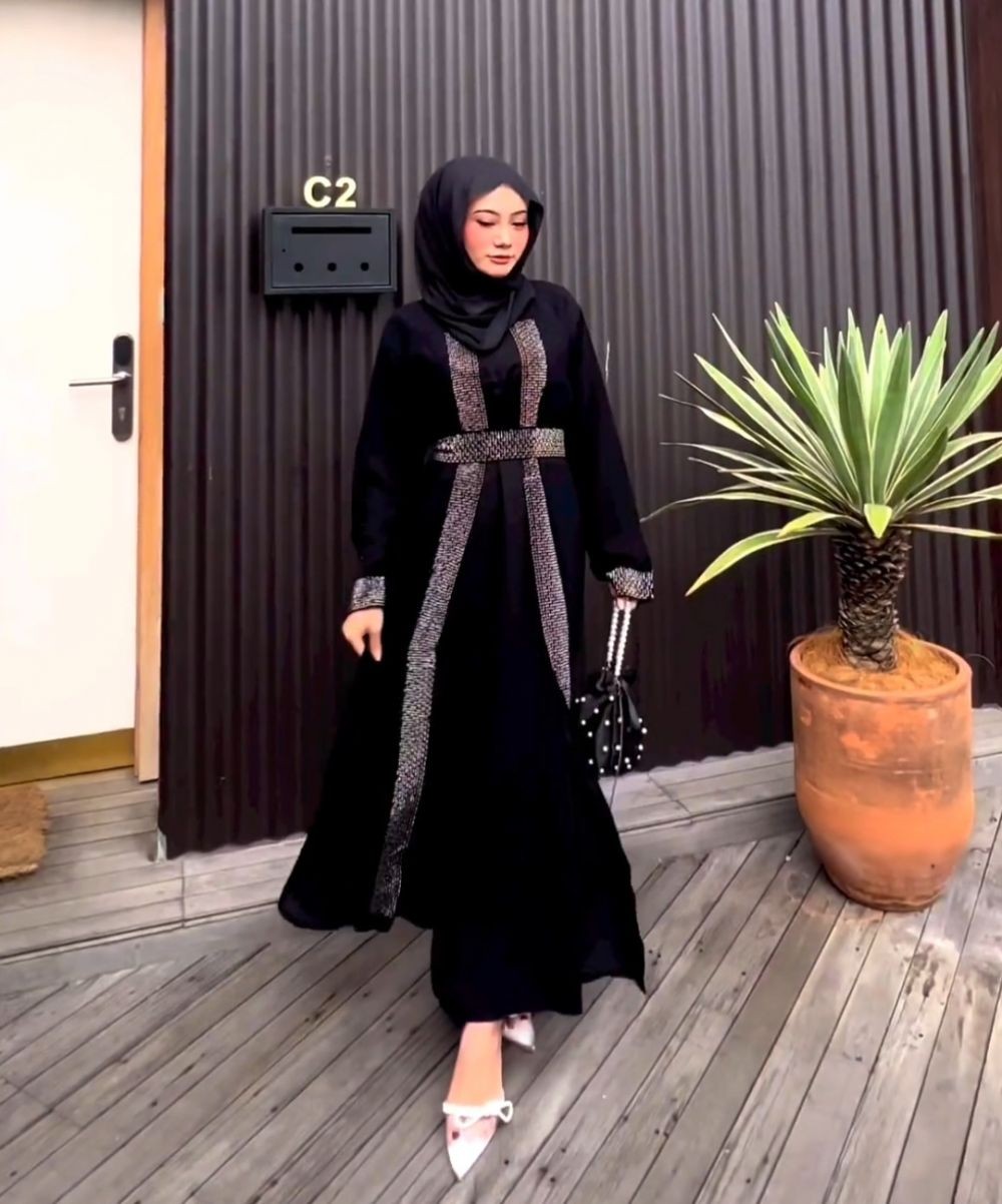 Style Hijab Kondangan Yazfa Rachman Gaun Sampai One Set