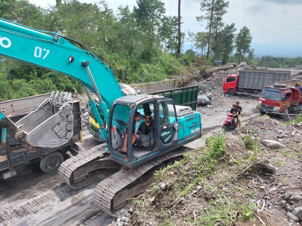 Luncuran Awan Panas Gunung Merapi, Warga Srumbung Bertahan di Rumah