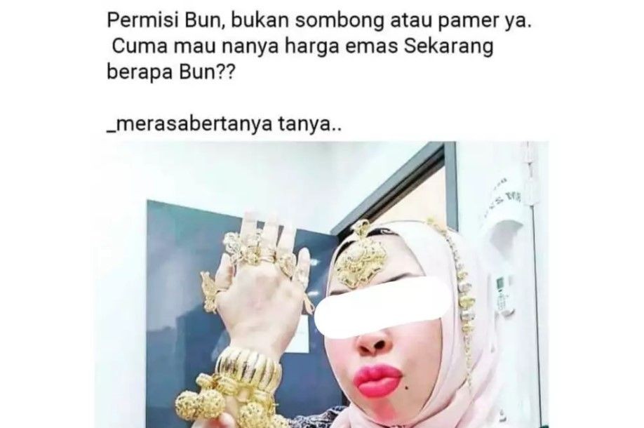 10 Potret Kocak Modus Emak Pamer Perhiasan, Mentereng Abis!