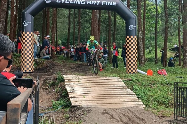 Ratusan Pembalap MTB Taklukan Trek Galunggung di Enduro Indonesia Series EIS 2023